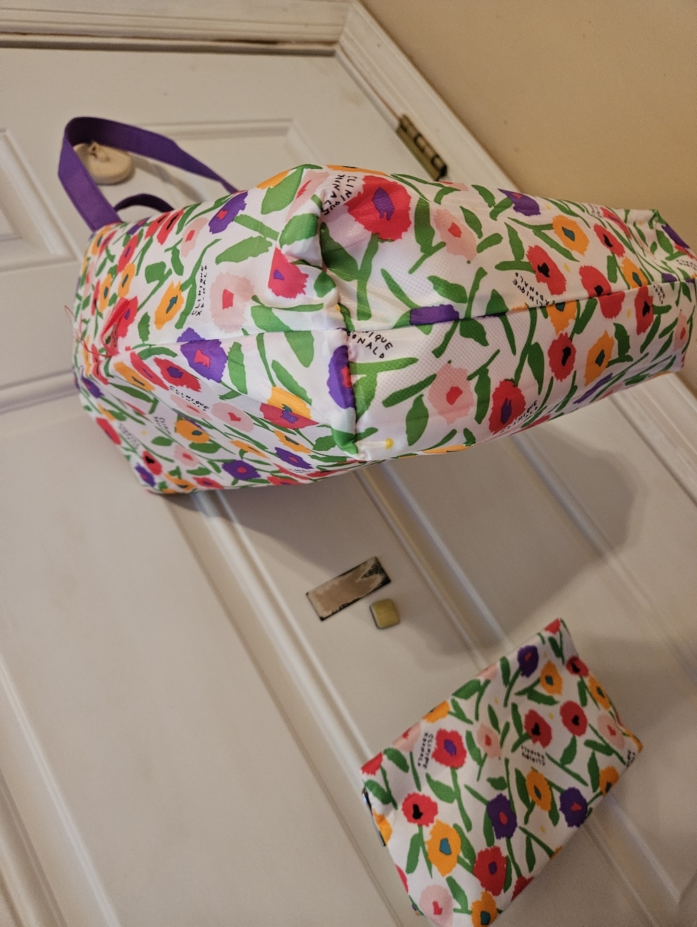 Clinique Reversible Floral Tote + A Cosmetic Bag - Picture 10 of 17